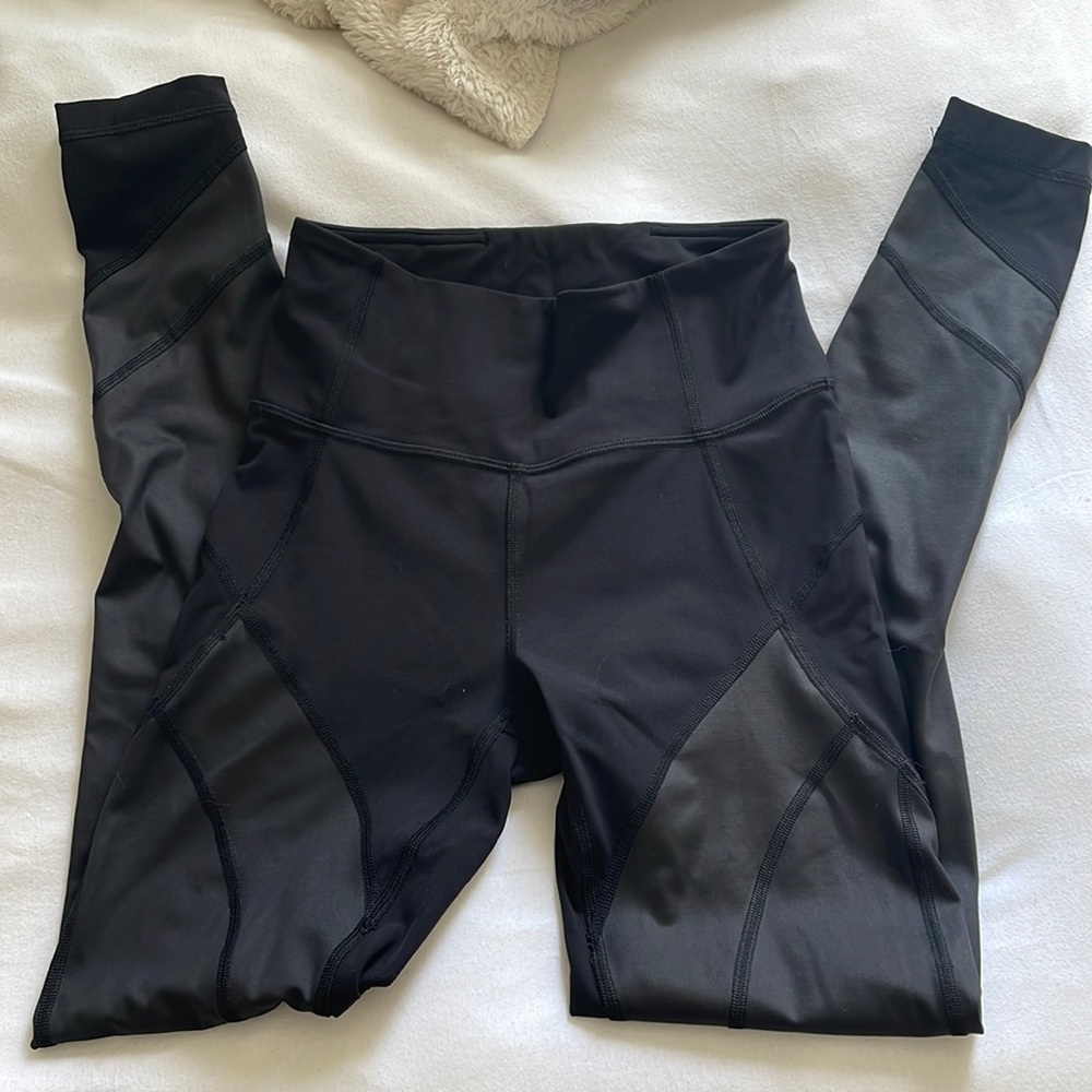 LULULEMON BLACK & METALLIC LEGGINGS